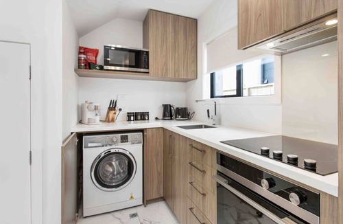 Christchurch City Centre Villa | Exceptional Value For Money Sunny Warm 5 Mins CBD