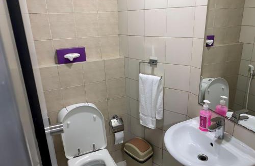 Madinat Zayed Hostel | Exceptive Master Room Stay