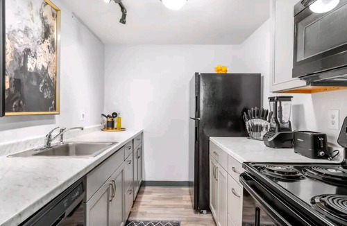 DeBaliviere Place Apartment | Exciting, alluring and welcoming space! Home Away from Home!