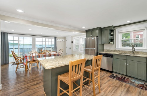 Weirs Beach House | 🌟 Exciting Lakefront Getaway Awaits – Your Ultimate Vacation Experience! 🏡🌊