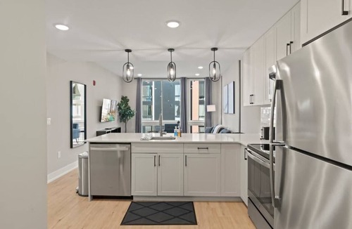 Northern Liberties Apartment | Exclusive 2BR Philly Apartment with Space for 8