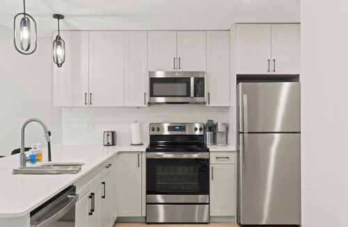 Northern Liberties Apartment | Exclusive 2BR Philly Apartment with Space for 8