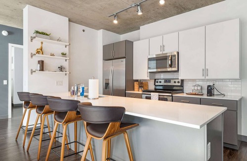 Downtown Chicago Apartment | Exclusive 3BR with Views, Ideal for Tourists