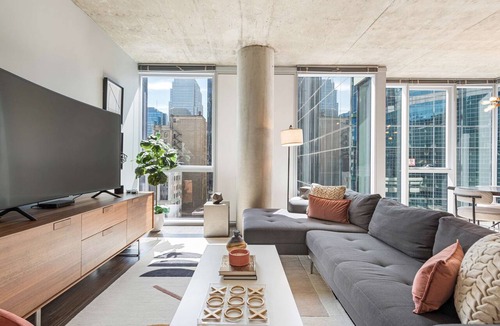 Downtown Chicago Apartment | Exclusive 3BR with Views, Ideal for Tourists