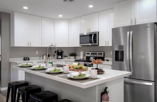 East Mesa House | Exclusive 5BR: Pool, Fire Pit & Games
