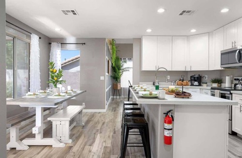East Mesa House | Exclusive 5BR: Pool, Fire Pit & Games