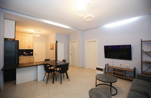 Tirana Apartment | Exclusive 5BR Rooftop: 2 Hot Tubs, Plunge Pool & Stunning Tirana Views