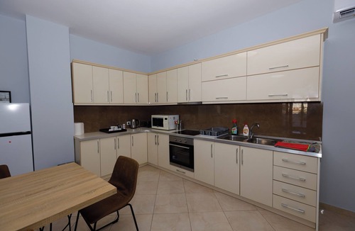 Tirana Apartment | Exclusive 5BR Rooftop: 2 Hot Tubs, Plunge Pool & Stunning Tirana Views