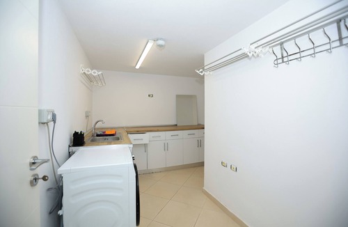 Tirana Apartment | Exclusive 5BR Rooftop: 2 Hot Tubs, Plunge Pool & Stunning Tirana Views