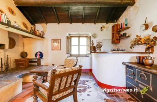 Castelfranco di Sopra Apartment | Exclusive apartment with fireplace