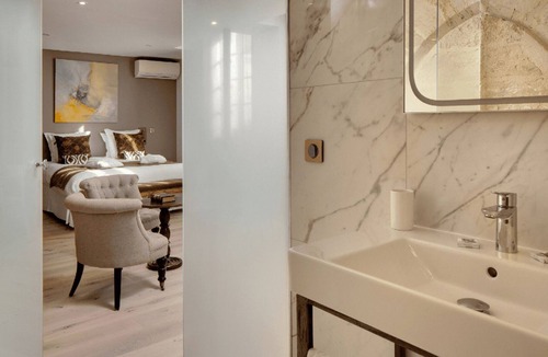 Avignon City Centre Hotel | Exclusive B&B Suites, Apartments, Spa & Fitness The Augustinian House an