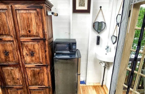 Brantingham House | Exclusive Cabin Rental on Grant Island, with Access to Hot Tub and Lakeside Activities