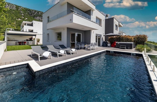 Grizane Villa | Exclusive.. Charming. Relaxing. Comfortable. Strong Features of Villa Ena