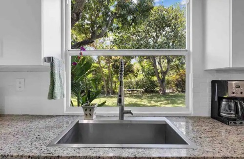 Northeast Miami House | Exclusive! CLEAN 3BD/2BA home in safe area close to everything!