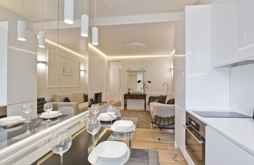 Merces Apartment | Exclusive Downtown Apartment (C74)