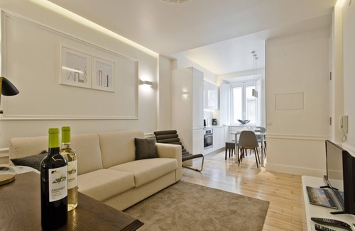 Merces Apartment | Exclusive Downtown Apartment (C74)