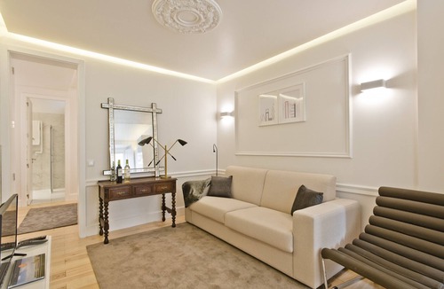 Merces Apartment | Exclusive Downtown Apartment (C74)