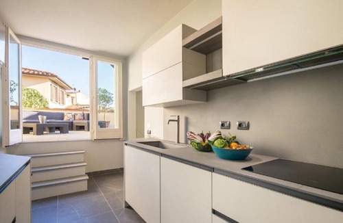 San Frediano Apartment | Exclusive Florence Getaway with Jacuzzi, Terraces & Concierge Services