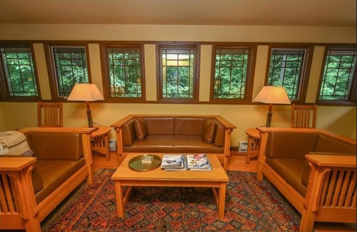 Bittinger House | Exclusive FRANK LLOYD WRIGHT Inspired “Prairie Style” Mountain Retreat