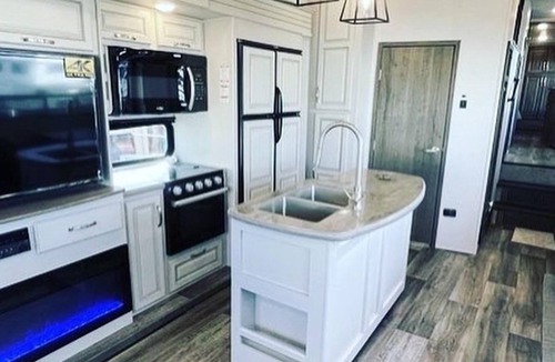 Smith River House | Exclusive Luxury Cottage, RV, & Coastal Farmhouse w/Private Indoor Heated Pool