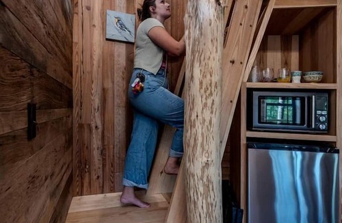 Zirconia Cabin | Exclusive Luxury Treehouse Escape with Soaking Tub & Pizza Oven Near Waterfalls, Zirconia, NC