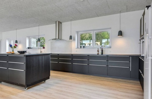 Aarosund House | Exclusive pool house with numerous amenities