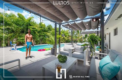 University Park House | Exclusive Retreat 5BR, Heated Pool, Games, BBQ and Fun L71