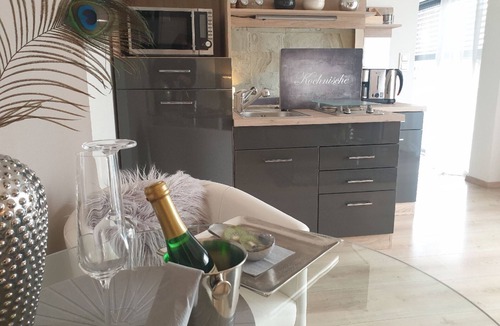 Deidesheim Apartment | Exclusive RONDO apartment with balcony and hotel service - breakfast optional