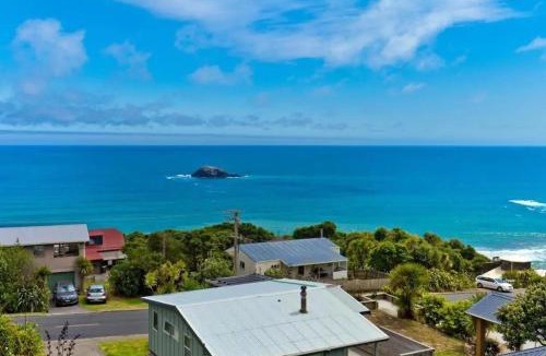 Muriwai House | Exclusive Sanctuary on the West Coast