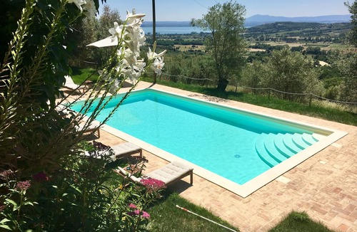 Tuoro sul Trasimeno Villa | Exclusive, spacious lake view villa on Tuscan Umbrian border for 8-16 people