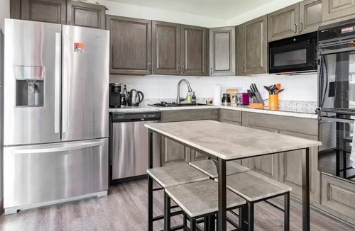 Lakewood House | Exclusive Stay Private Room 1: Adults Only + Near Red Rocks