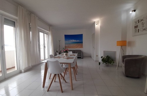 Poetto Apartment | Exclusive three-bedroom, three-bathroom apartment by the sea at Poetto