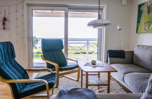 Sissehall Villa | Exclusive tranquil villa by the sea, boat available