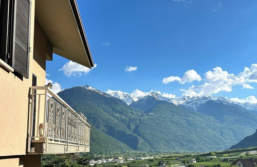 Valtellina House | Exclusive use cottage all on one floor, fenced garden. Animals welcome