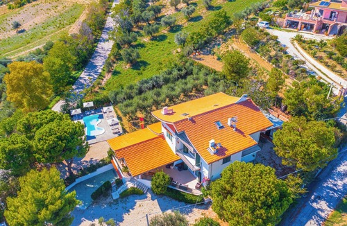 Colonnella Villa | Exclusive villa with pool 5min from sea (for groups of friends and families)