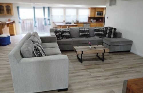 Discovery Bay House | Exclusive Waterfront Luxury Villa in Discovery Bay, Sleeps up to 16