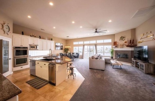 Discovery Bay House | Exclusive Waterfront Luxury Villa in Discovery Bay, Sleeps up to 16