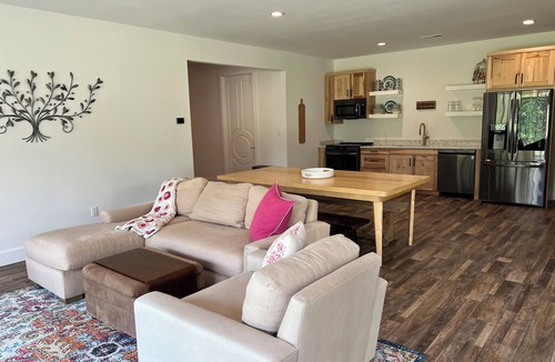 Portage House | Exec Retreat 6 King/1 Queen/2.5 Bath. Huge Pool; 13 acres