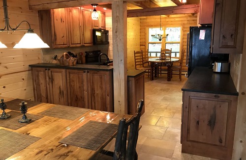 Eagle River House | ExecLogHome~Bass Lk~4BR+Lft/3.5BA~Sauna/Game+TheaterRm/Bar/Row Boat/Pier w/Elec