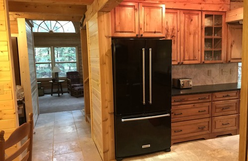 Eagle River House | ExecLogHome~Bass Lk~4BR+Lft/3.5BA~Sauna/Game+TheaterRm/Bar/Row Boat/Pier w/Elec