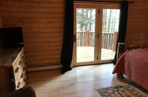Eagle River House | ExecLogHome~Bass Lk~4BR+Lft/3.5BA~Sauna/Game+TheaterRm/Bar/Row Boat/Pier w/Elec
