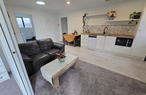 Bethlehem Apartment | Executive 1-Bedroom Apartment-Secure & Handy Bethlehem Location