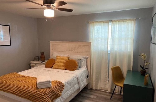 Lincoln Village Condo | Executive 1-bedroom condo with WiFi, AC, and swimming pool in Columbus OH.