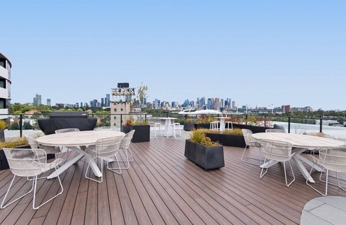 Cremorne Apartment | Executive 2-Bed Apartment with Views, Gym and Spa