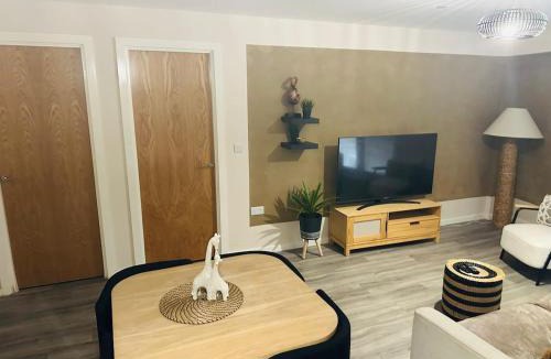 Manchester Apartment | Executive 2 Bed Condo with Free Parking