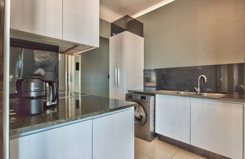 Salt River Apartment | Executive 2-Bedroom Apartment with 180° City Views in Cape Town