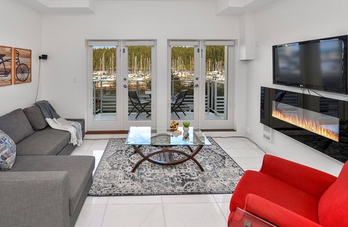 Regional District of Nanaimo Condo | Executive 2 Bedroom Condo With Marina And Island Views