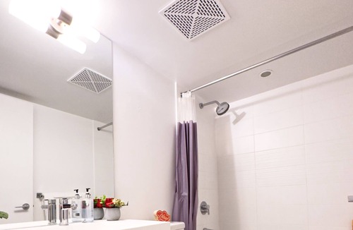 Wellington Place House | Executive 2 Beds near CN Tower, Rogers Centre, Scotia Arena & Free Parking