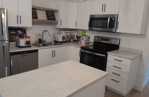 Dieppe Apartment | Executive 2BR Apt | Fully Furnished | Fast Wi-Fi | Perfect for Monthly Stays