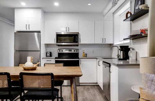 New Edinburgh Apartment | Executive 3BR | Monthly Stays | Quiet East Ottawa